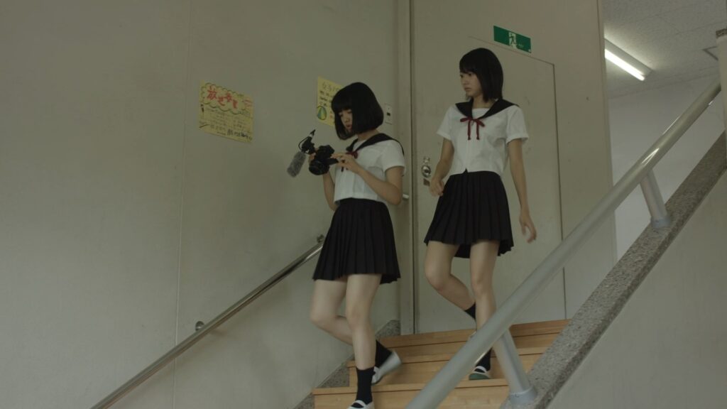 ドラマ武田玲奈と他女子高生の制服画像。がっこう×××。Season1第1話