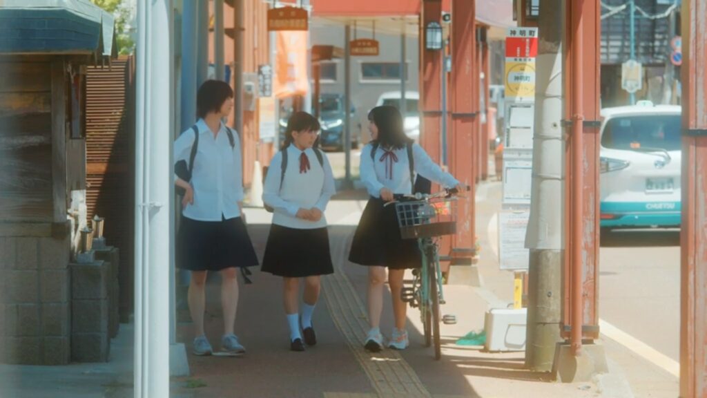 森山晃帆、上村ひなのの制服スカート画像。ドラマDIY!!2話。